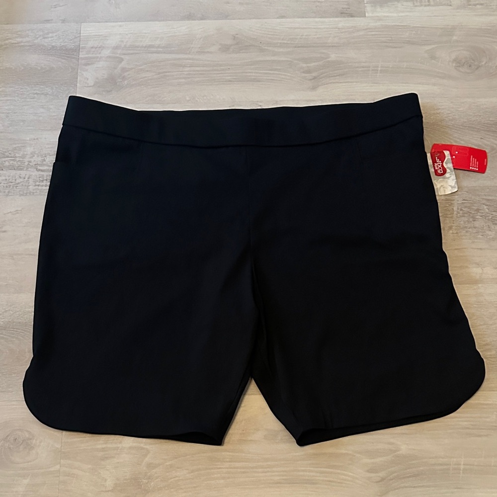 BCG Women's Black Shorts, size 3x